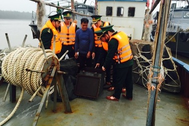 Bắt tàu Trung Quốc xâm phạm chủ quyền vùng biển Việt Nam