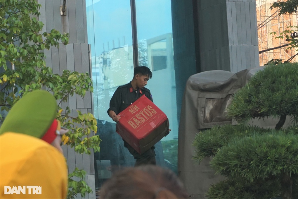 Thu thập nhiều tài liệu sau khám xét trụ sở Công ty GFDI tại Đà Nẵng - 2 Thu thập nhiều tài liệu sau khám xét trụ sở Công ty GFDI tại Đà Nẵng - 2