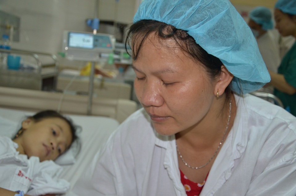 Thương bé gái 12 tuổi tính mạng vô cùng mong manh - 4 Thương bé gái 12 tuổi tính mạng vô cùng mong manh - 4