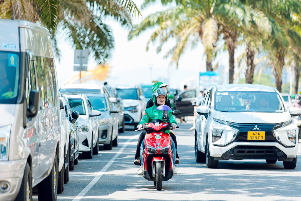 Nữ đối tác tài xế Grab: Tự tin cầm lái nhờ sự hỗ trợ đa dạng từ ứng dụng - 1