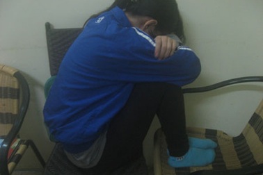 Hà Nội: Tiếp viên karaoke bị đánh đập suốt đêm trong nhà trọ 