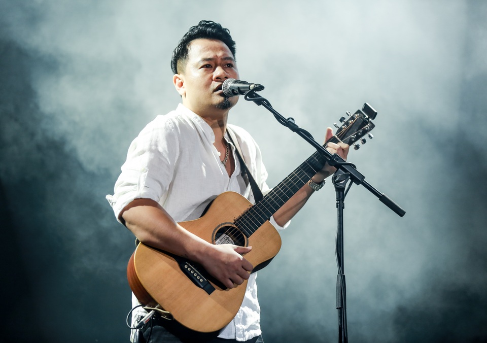 Ngũ Cung phấn khích và bùng nổ với Nguyễn Đức Cường trên sân khấu - 2 Ngũ Cung phấn khích và bùng nổ với Nguyễn Đức Cường trên sân khấu - 2