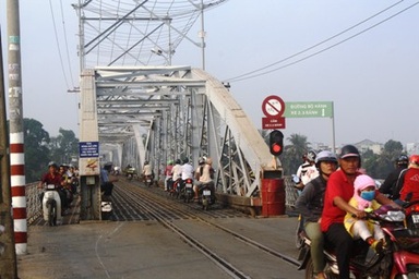 Bộ GTVT họp khẩn về vụ tàu hỏa đâm ô tô ở Đồng Nai