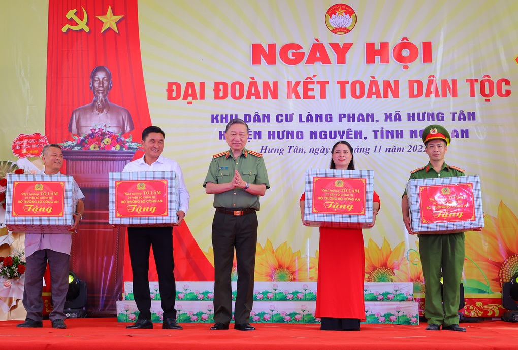 Đại tướng Tô Lâm dự Ngày hội đại đoàn kết tại xã nông thôn mới nâng cao - 5 Đại tướng Tô Lâm dự Ngày hội đại đoàn kết tại xã nông thôn mới nâng cao - 5