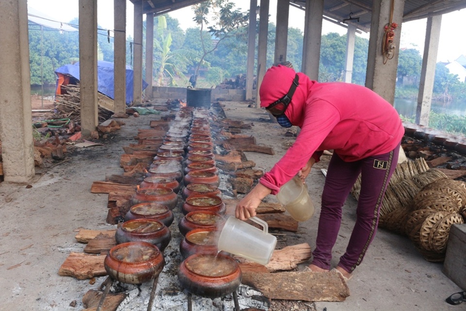 Hà Nam: Kiếm bộn tiền từ nồi cá kho làng “Vũ Đại” ngày cận Tết - 1 Hà Nam: Kiếm bộn tiền từ nồi cá kho làng “Vũ Đại” ngày cận Tết - 1