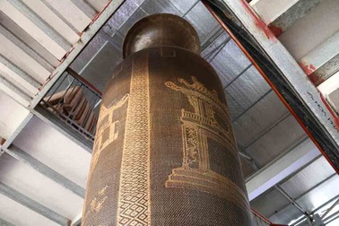 Lộc bình khổng lồ cao hai tầng nhà của nghệ nhân Hà Nội