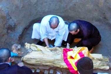 Di cốt hòa thượng đã chôn mấy chục năm mà không phân hủy