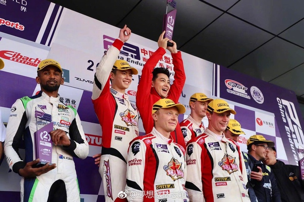 Khả năng phục hồi gương mặt điển trai của Lâm Chí Dĩnh sau tai nạn - 4 Khả năng phục hồi gương mặt điển trai của Lâm Chí Dĩnh sau tai nạn - 4