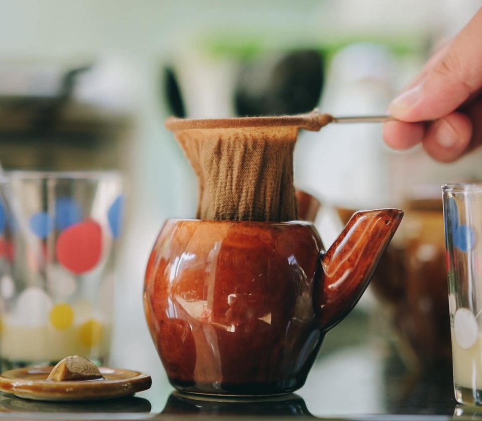 Pha cà phê bằng siêu đất và vợt tí hon độc nhất vô nhị ở Sài Gòn - 1 Pha cà phê bằng siêu đất và vợt tí hon độc nhất vô nhị ở Sài Gòn - 1