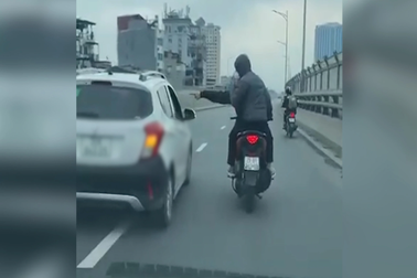 Xử lý va chạm giao thông bằng nắm đấm