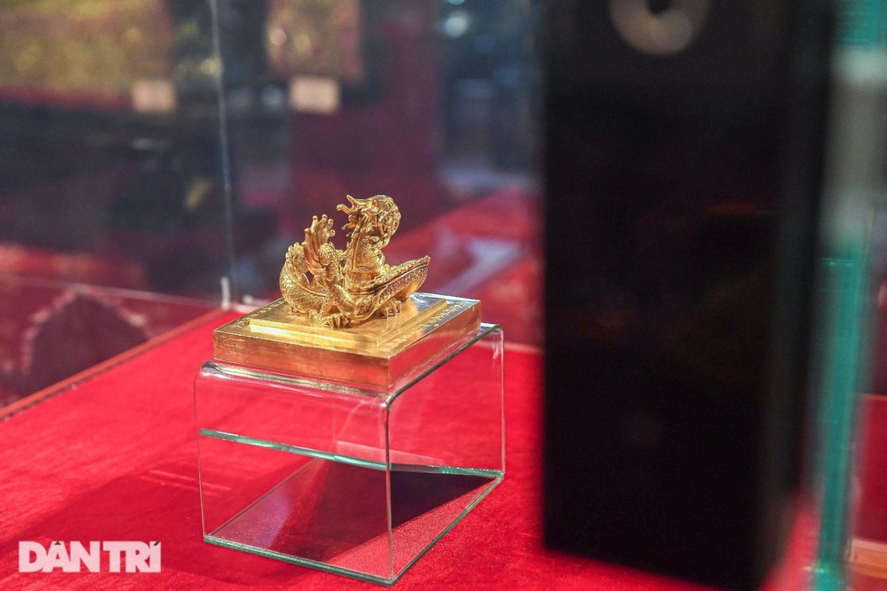 Từ vụ leo ngai vàng ở Huế: Mỗi bảo vật có 2 camera, bảo vệ túc trực 24/24h? - 4 Từ vụ leo ngai vàng ở Huế: Mỗi bảo vật có 2 camera, bảo vệ túc trực 24/24h? - 4
