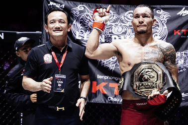 Trần Quang Lộc thắng kịch tính Kamil, bảo vệ đai vô địch MMA Championship