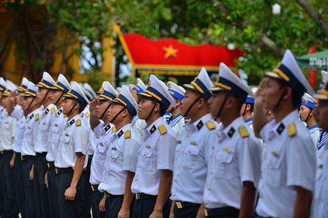 Thiêng liêng lễ chào cờ đầu năm mới tại Trường Sa - 9