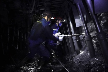 Để không bị trừ 2% nghỉ hưu trước tuổi, thợ lò phải đi làm từ 17 tuổi?