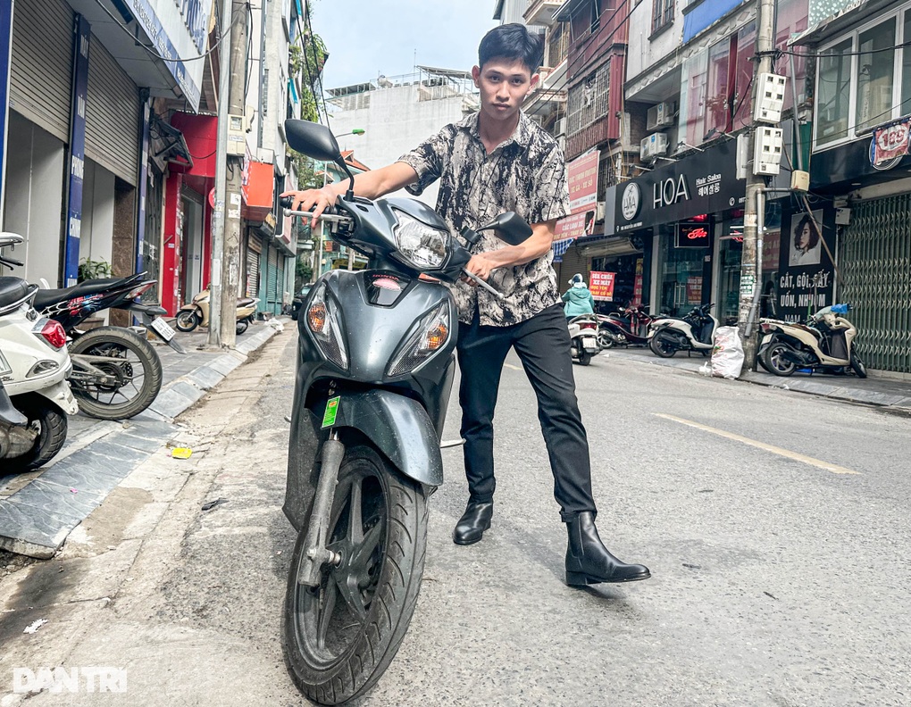 Hà Nội: Nhiều người khổ sở vì ô tô, xe máy không mở được khóa thông minh - 2 Hà Nội: Nhiều người khổ sở vì ô tô, xe máy không mở được khóa thông minh - 2
