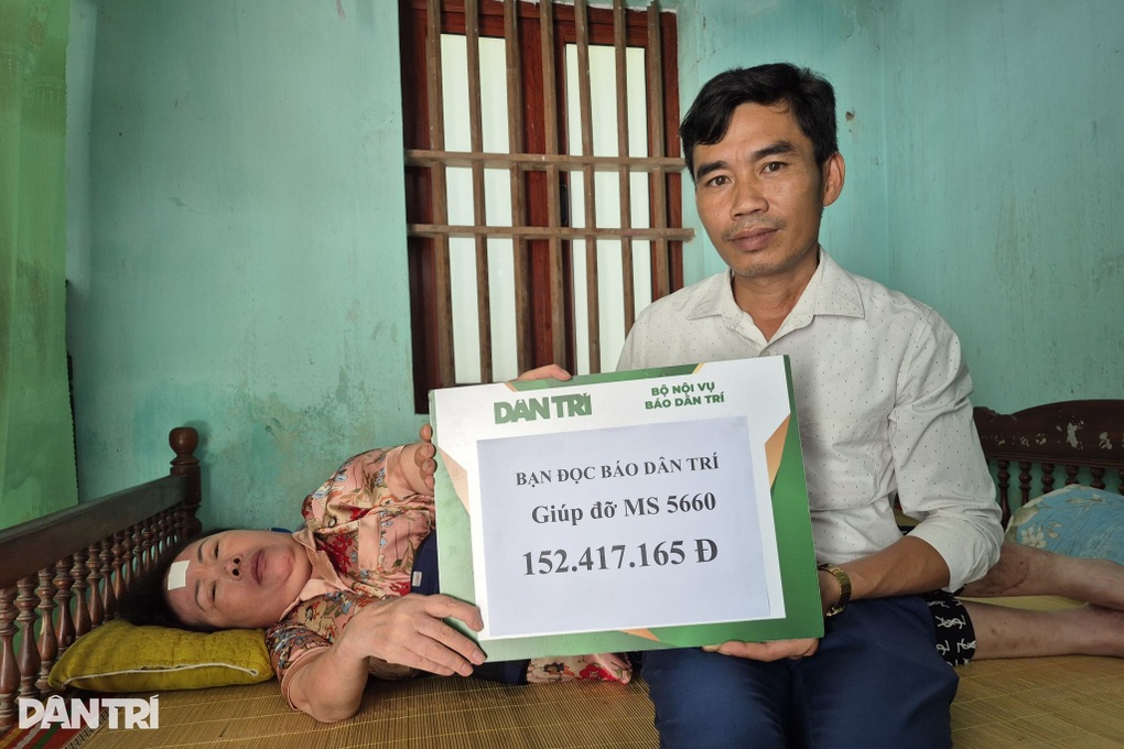 Trao hơn 150 triệu đồng tới người phụ nữ đơn thân bị đủ thứ bệnh - 1 Trao hơn 150 triệu đồng tới người phụ nữ đơn thân bị đủ thứ bệnh - 1
