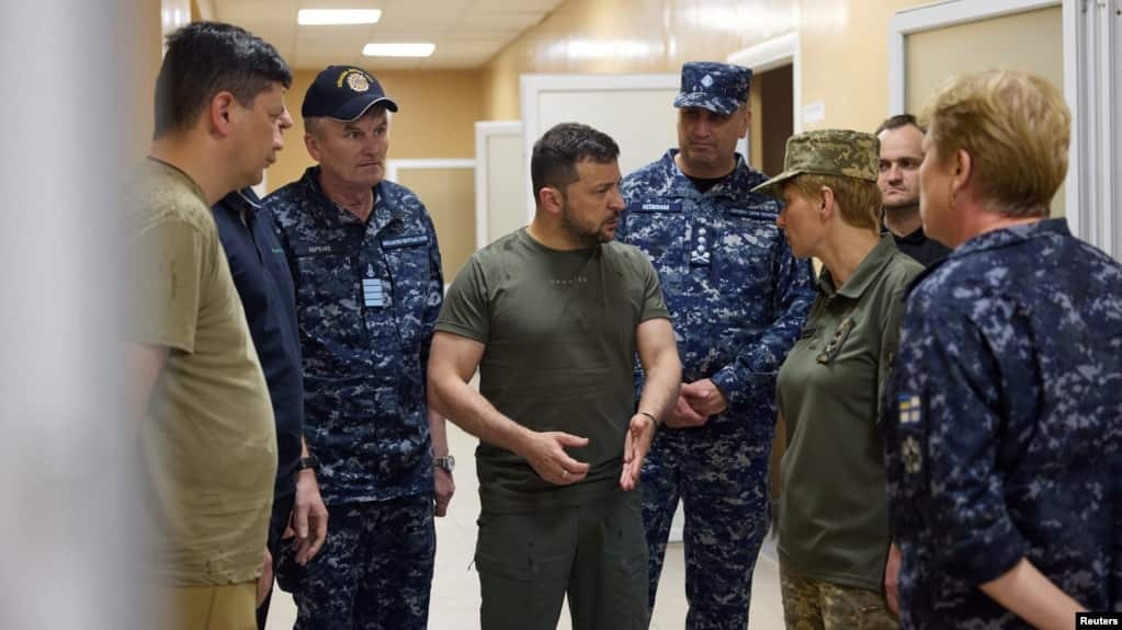 Presiden Ukraina tiba-tiba memecat komandan Pasukan Medis Militer - 1 Tổng thống Ukraine bất ngờ sa thải tư lệnh Lực lượng Quân y - 1