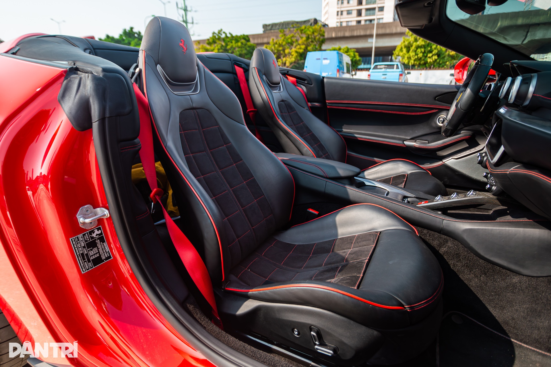 Khám phá Ferrari Portofino M: Xe mui trần giá 10 tỷ có 2 chiếc tại Việt Nam - 12 Khám phá Ferrari Portofino M: Xe mui trần giá 10 tỷ có 2 chiếc tại Việt Nam - 12