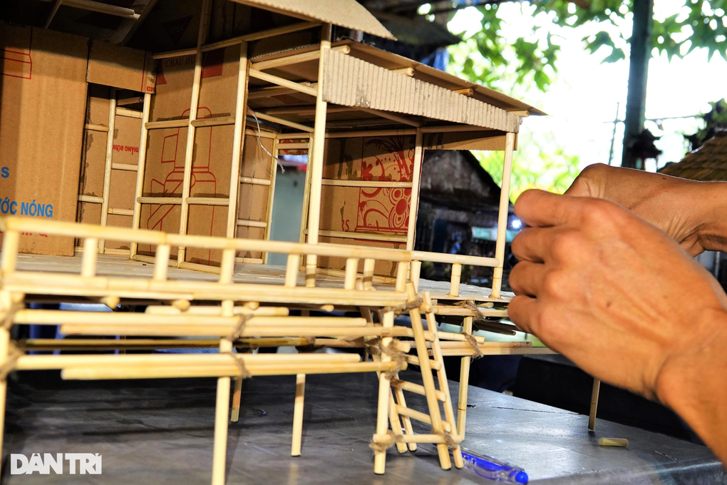 Biến đũa, bìa... thành nhà sàn thu nhỏ, bán một cái thu ngay tiền triệu - 3 Biến đũa, bìa... thành nhà sàn thu nhỏ, bán một cái thu ngay tiền triệu - 3