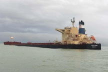 Tàu chở hơn 170.000 tấn quặng sắt mắc cạn, nguy cơ chìm trên biển Dung Quất