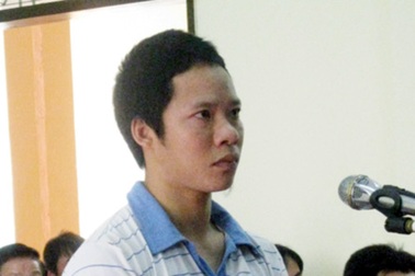 Xử tù kẻ vác dao chém nhân viên điện lực