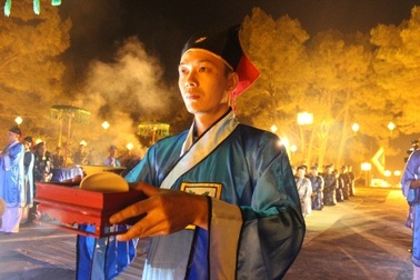 Thiêng liêng lễ tế đàn thần Trời trong đêm khuya