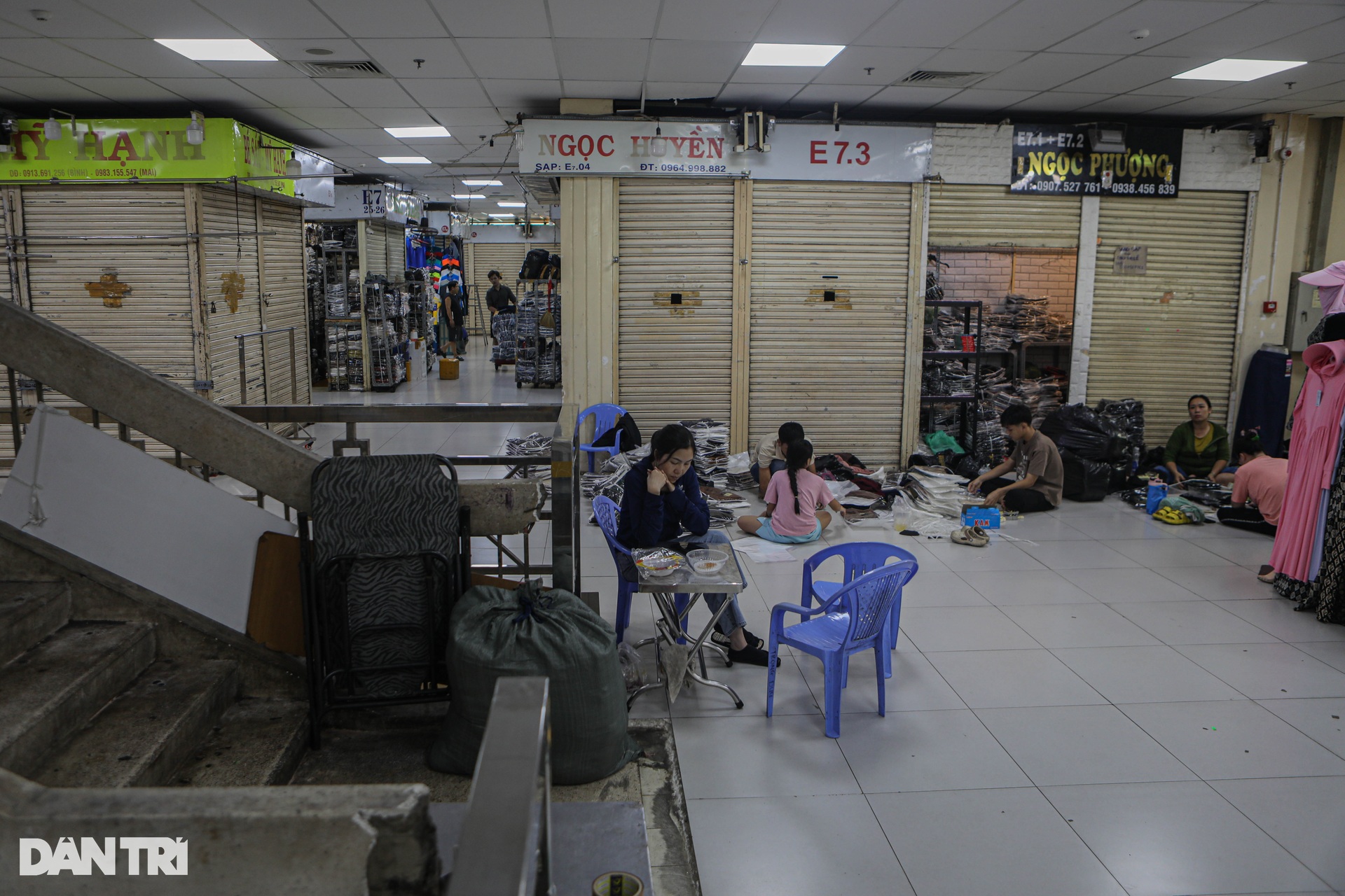 អាជីវករ​តូចតាច​ក្នុង​ក្រុង​ហូជីមិញ​រង​ការ​ខាត​បង់​កន្លែង​ខ្លះ​បិទ​ហាង​ដើម្បី​បញ្ចៀស​ការ​ត្រួត​ពិនិត្យ - 2