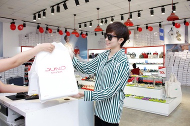 Ngỡ ngàng với quà 20/10 của những "đại gia" showbiz Việt.