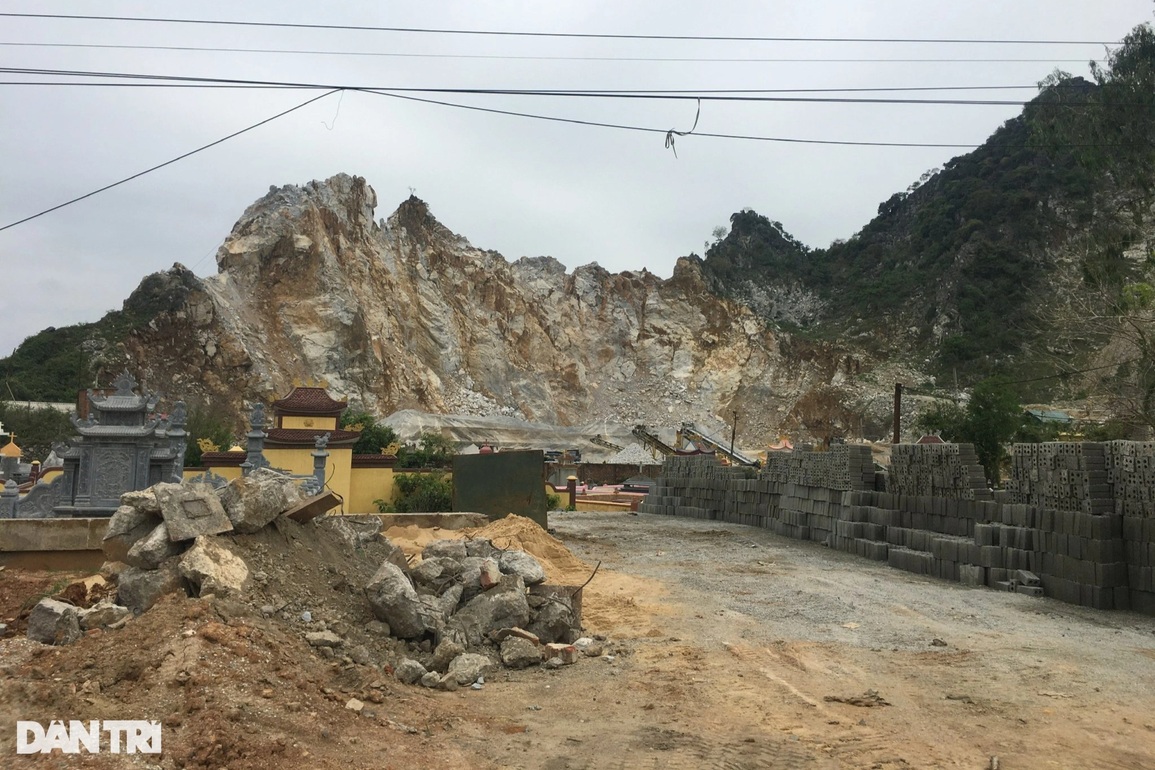 Vụ thiên thạch bay ào ào vào khu dân cư: Do chủ mỏ đá tính toán nhầm? - 2 Vụ thiên thạch bay ào ào vào khu dân cư: Do chủ mỏ đá tính toán nhầm? - 2