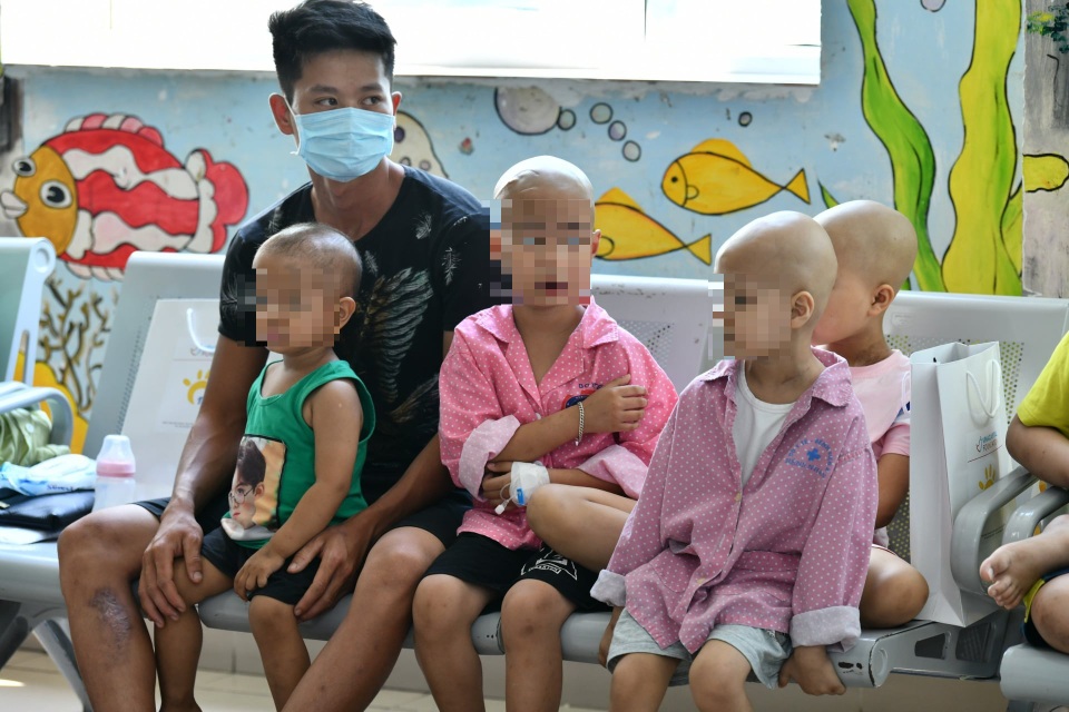 Lớp học Hạnh phúc trong Bệnh viện K dành cho bệnh nhi ung thư - 3 Lớp học Hạnh phúc trong Bệnh viện K dành cho bệnh nhi ung thư - 3