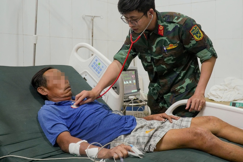 Trực thăng xuyên đêm vượt biển giải cứu ngư dân lâm nguy ngày đầu năm 2026 - 1