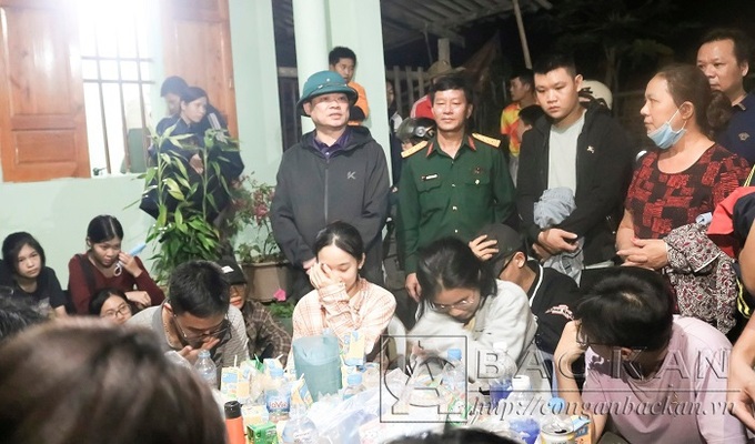 Bắc Kạn: 27 học sinh đi lạc trong rừng lúc dã ngoại - Ảnh 3. Bắc Kạn: 27 học sinh đi lạc trong rừng lúc dã ngoại - Ảnh 3.