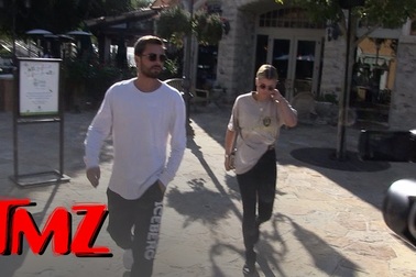 Scott Disick & Sofia Richie ra phố