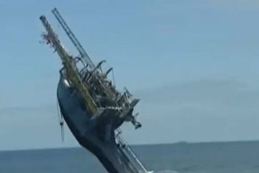 Chiếc tàu thẳng đứng trên biển của Mỹ tròn 50 tuổi