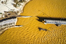 Lũ xé toạc cầu, chính quyền lệnh “giải cứu” công trình khẩn cấp