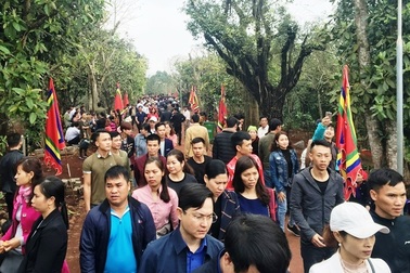 Hàng vạn người dự lễ “mở cổng trời” trên huyệt đạo thiêng xứ Thanh