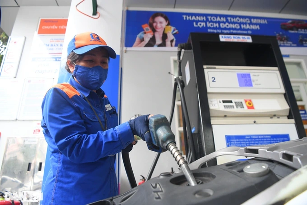 Petrolimex có doanh thu hơn 300.000 tỷ đồng trong năm dị biệt của xăng dầu - 1 Petrolimex có doanh thu hơn 300.000 tỷ đồng trong năm dị biệt của xăng dầu - 1