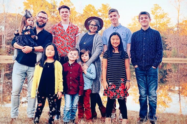 Quán quân “The Voice” (Mỹ) năm 2020: Một mục sư có 8 người con