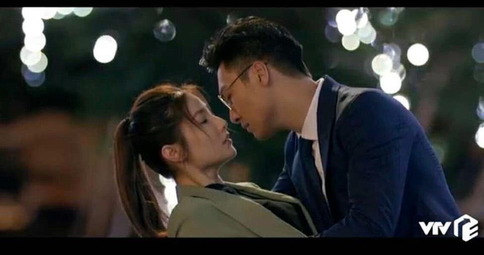 Tranh cãi nảy lửa về tình cảm khó hiểu mà Phong dành cho Linh - 1