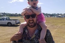 Ông bố 2 con "chết điếng" khi biết mình mắc ung thư giai đoạn cuối