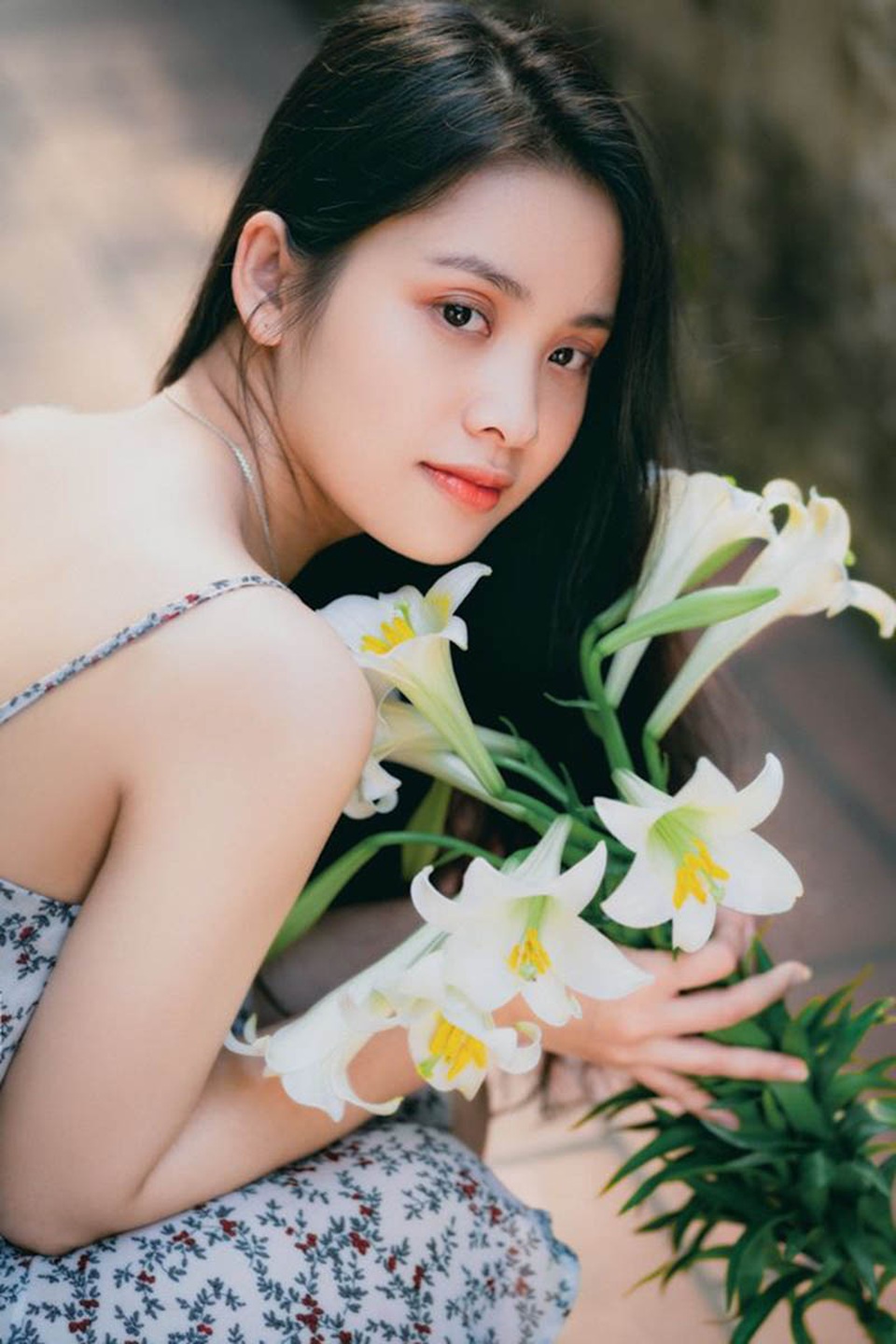 Vẻ đẹp dung dị “hút ánh nhìn” của nữ sinh Ngân hàng - 4 Vẻ đẹp dung dị “hút ánh nhìn” của nữ sinh Ngân hàng - 4