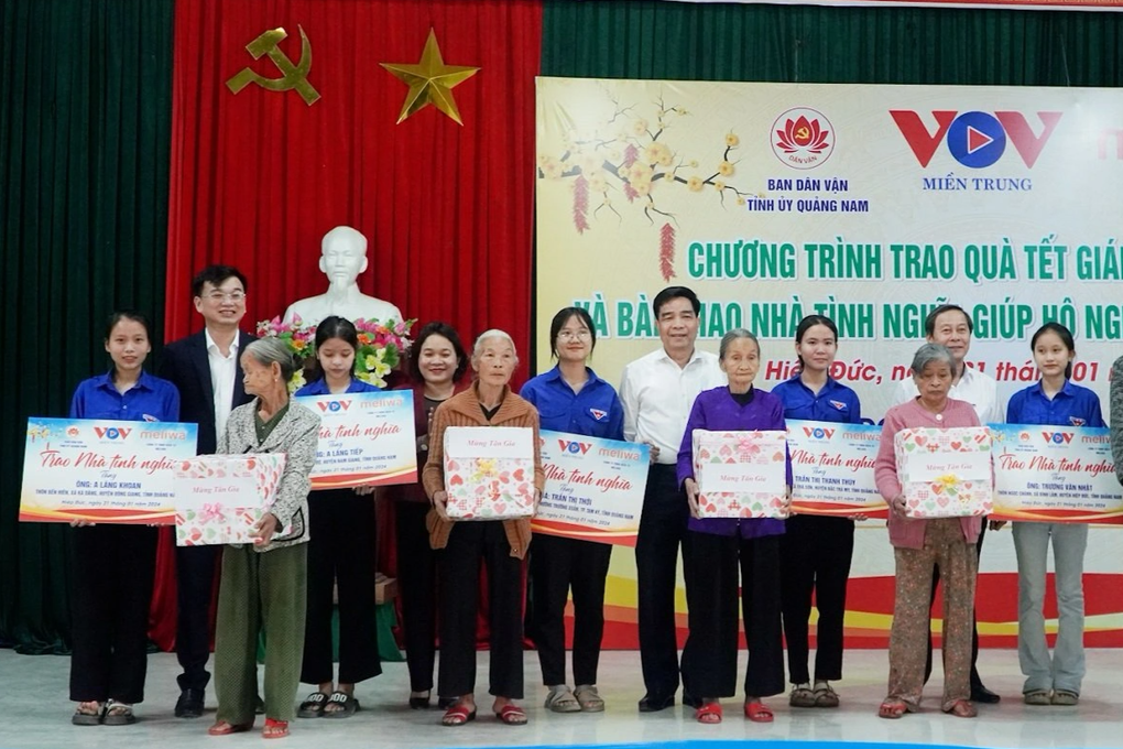 Trao 5 nhà tình nghĩa tặng hộ nghèo ở Quảng Nam - 1 Trao 5 nhà tình nghĩa tặng hộ nghèo ở Quảng Nam - 1