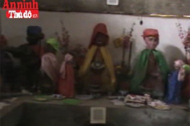 Mục sở thị những pho tượng tay cầm quả anh túc 