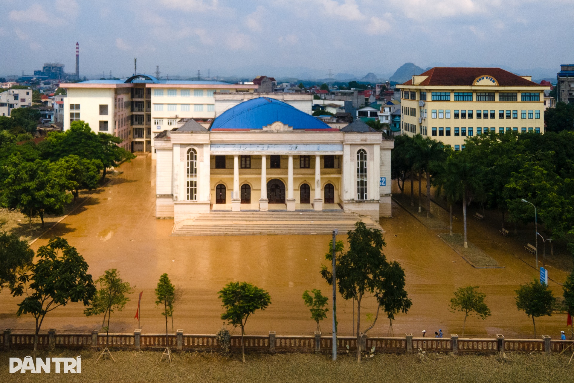 ថៃ ង្វៀន៖ សាលារៀនលិចក្នុងភក់ បន្ទាប់ពីទឹកស្រកចុះ - ២២ Thái nguyên: Trường lớp ngập trong bùn lũ sau khi nước rút - 22
