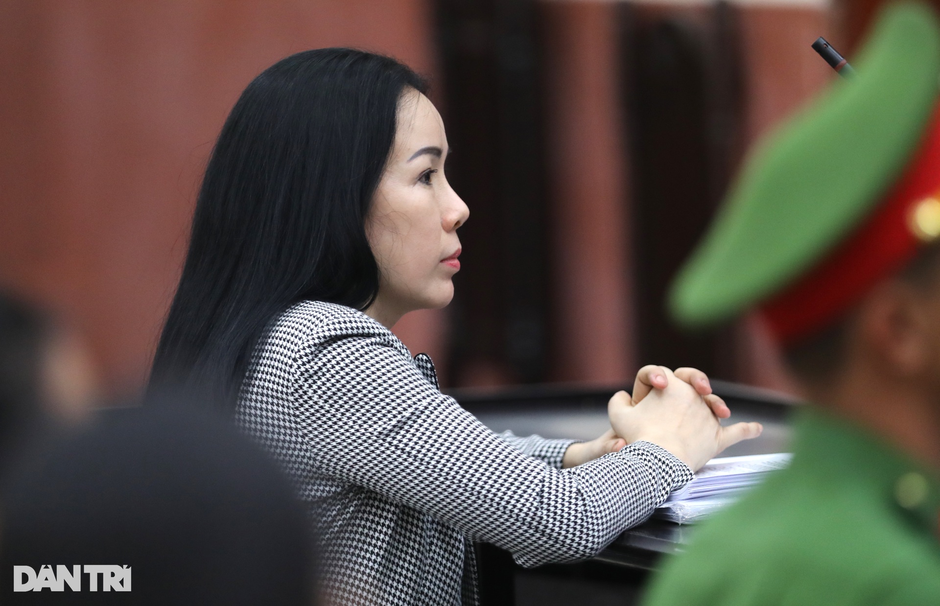 Bà Nguyễn Phương Hằng xuất hiện tại tòa sau 6 tháng lĩnh án tù - 6 Bà Nguyễn Phương Hằng xuất hiện tại tòa sau 6 tháng lĩnh án tù - 6