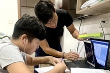 Dạy học online: Giáo viên trầm cảm vì bị phụ huynh soi quá kĩ