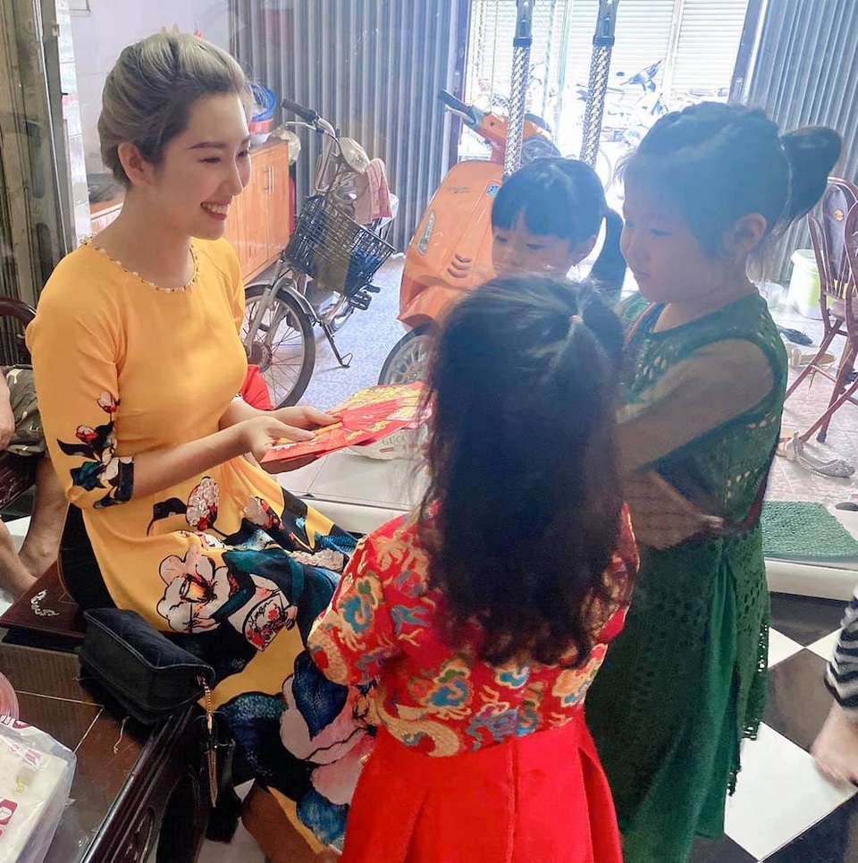 Sao Việt đi đâu, làm gì ngày đầu năm? - 9