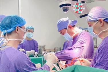 Ứng dụng phẫu thuật robot điều trị nhiều bệnh xương khớp phức tạp