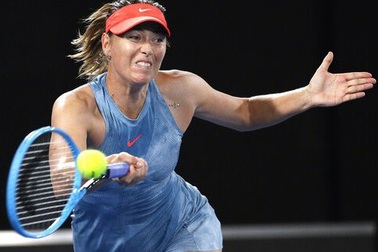 Australian Open: Federer tốc hành, "búp bê" Sharapova hạ Wozniacki