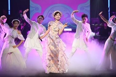 Hòa Minzy, Hương Tràm và dàn nghệ sĩ bùng nổ cảm xúc tại "Rực rỡ ngày mới"